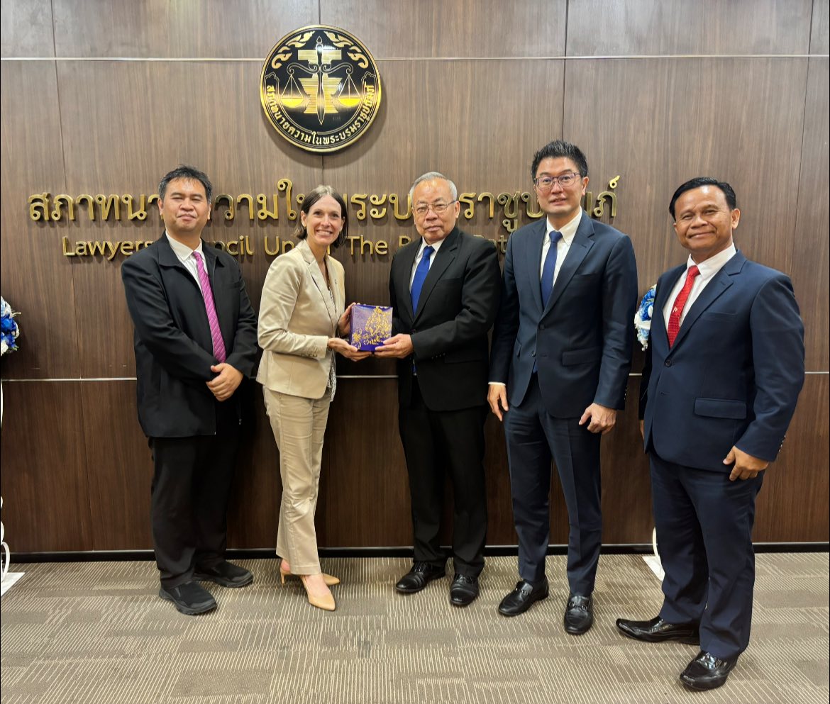 Members of the BYU Law School and J. Reuben Clark Law Society delegation with representatives of the Lawyers Council of Thailand under the Royal Patronage in Bangkok