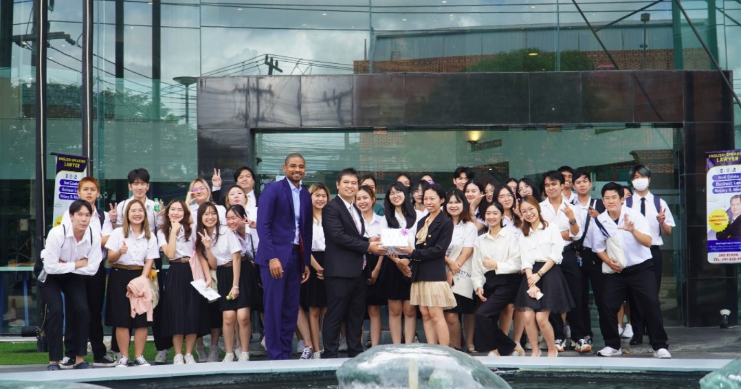 Chiang Mai University Law Students Visit Aphiwat Bualoi Law Office